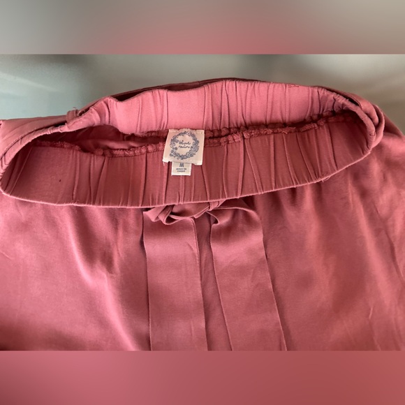 43.BLUE RAIN Women’s Tie Waist Tapered Ankle Pants
Size M - Picture 6 of 11